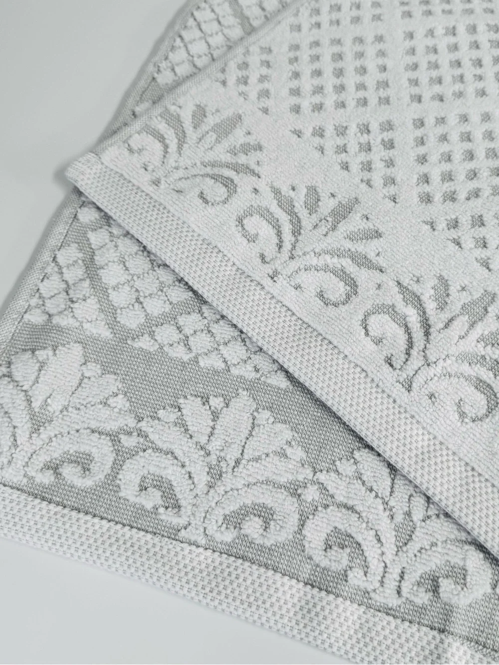 Comfort Bay Jacquard Bath Towel Set 3-Piece White Gray Damask 27x52 NWT